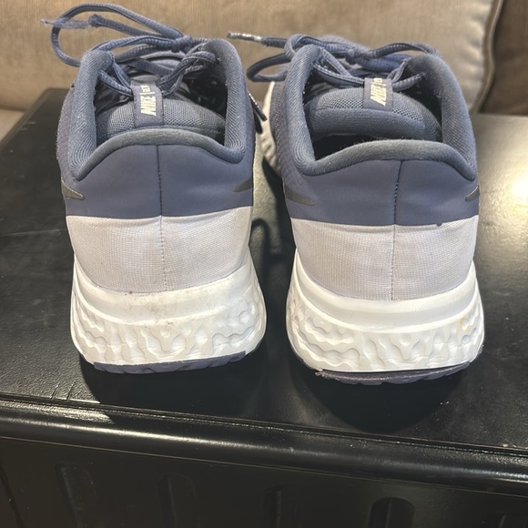 Nike Revolution size 8.5 in purple - Picture 3 of 7